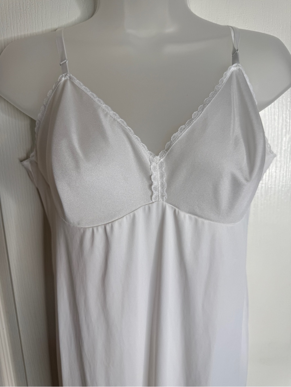 Vintage Vanity Fair Women’s White Maxi Nylon Tricot Adjust Strap Slip USA 38LL - Picture 2 of 12